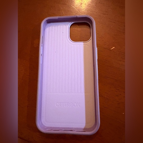 iPhone 13 otterbox case - Picture 2 of 2